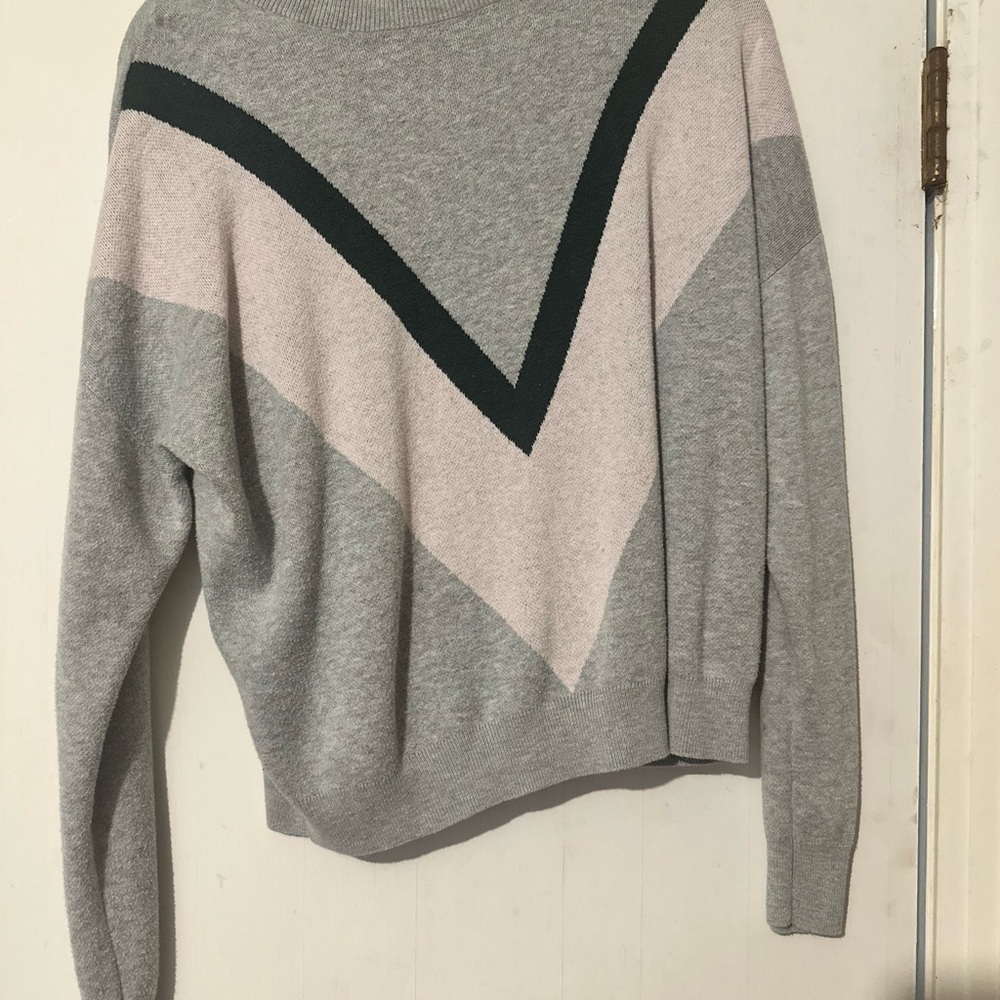 Old Navy Gray and White Crew Neck Sweater